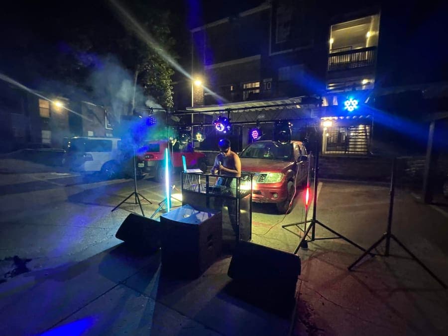 DJ
